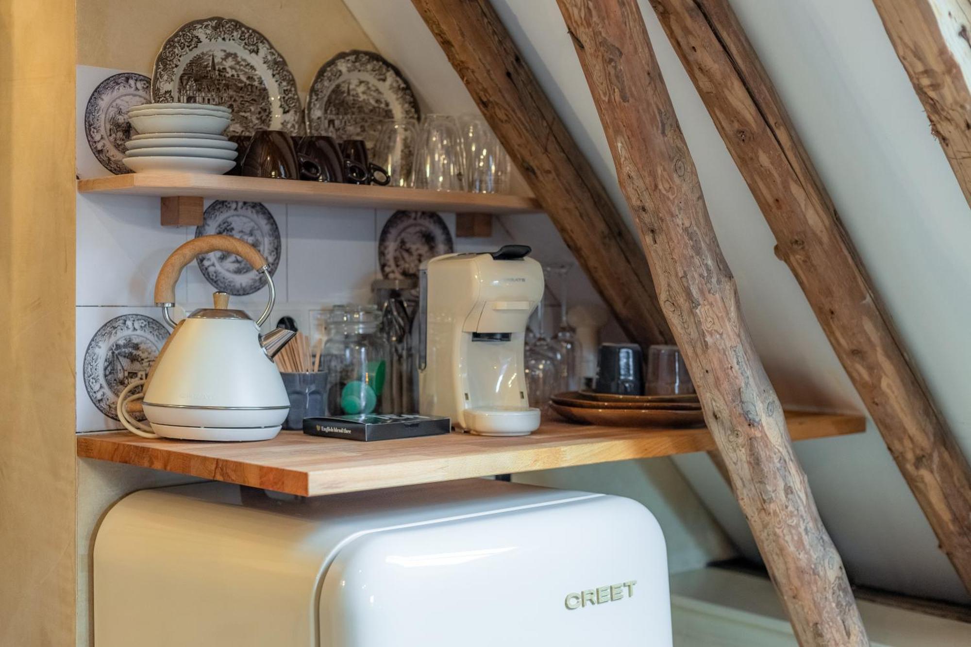 Unieke Bed En Breakfast Met Historisch Verhaal In Ferwert Ferwerd Bagian luar foto